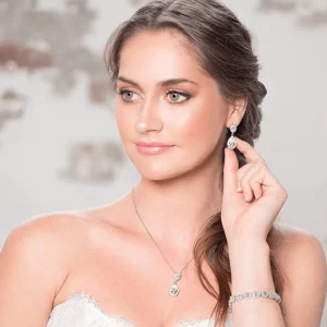 ATHENA BRIDAL | Léonie -pisaranmuotoinen kristallikaulakoru
