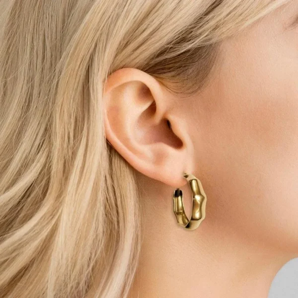 FRENCH RIVIERA | Medium Ada Hoops -teräksiset kulmikkaat renkaat (kulta)