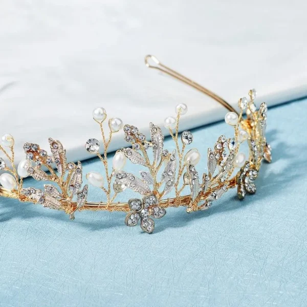 Hiuskoru, tiara ROMANCE | Evelyn -kullansävyinen tiara helmillä
