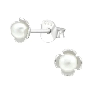 Hopeiset korvanapit, Small Flower Pearl Earstuds -pienet helminapit