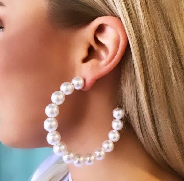 Korvakorut, PAPARAZZI | Large Trendy Pearl Hoops -helmirenkaat