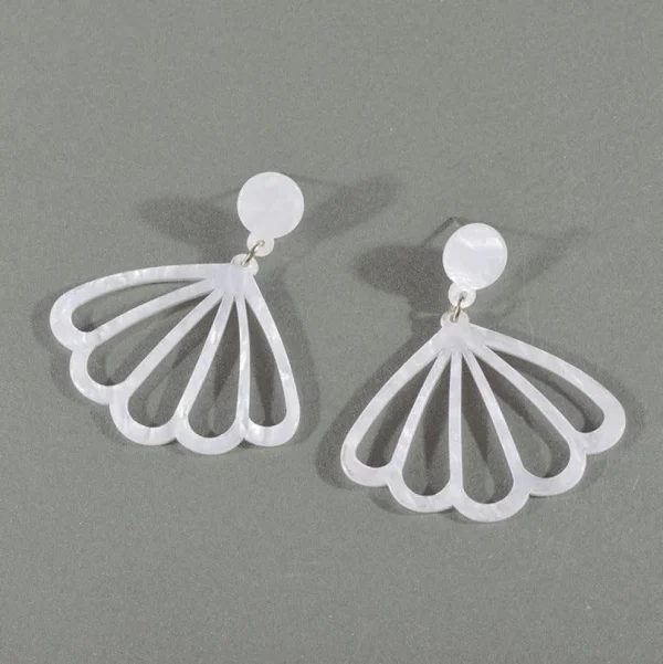 Korvakorut, Pearly White Shell