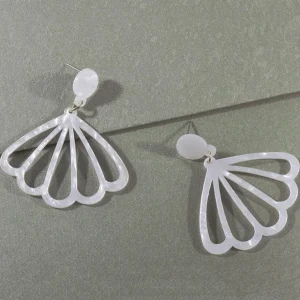 Korvakorut, Pearly White Shell