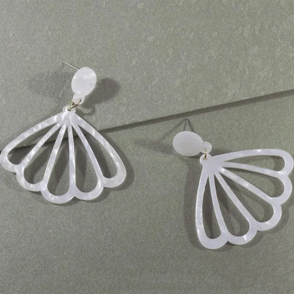Korvakorut, Pearly White Shell
