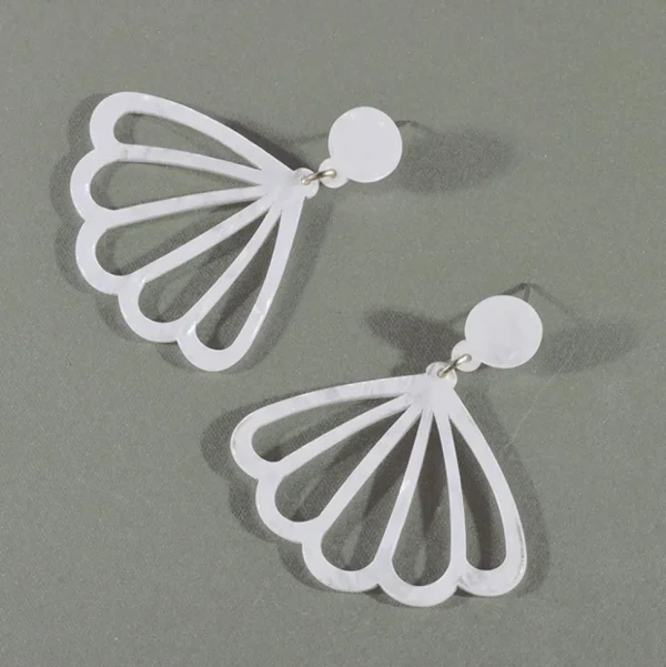 Korvakorut, Pearly White Shell