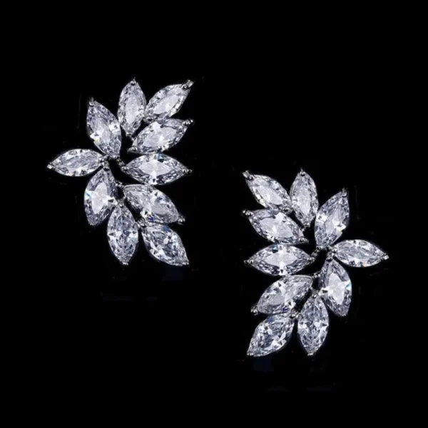 Kristallikorvakorut, ATHENA BRIDAL | Luxurious Cluster Earrings