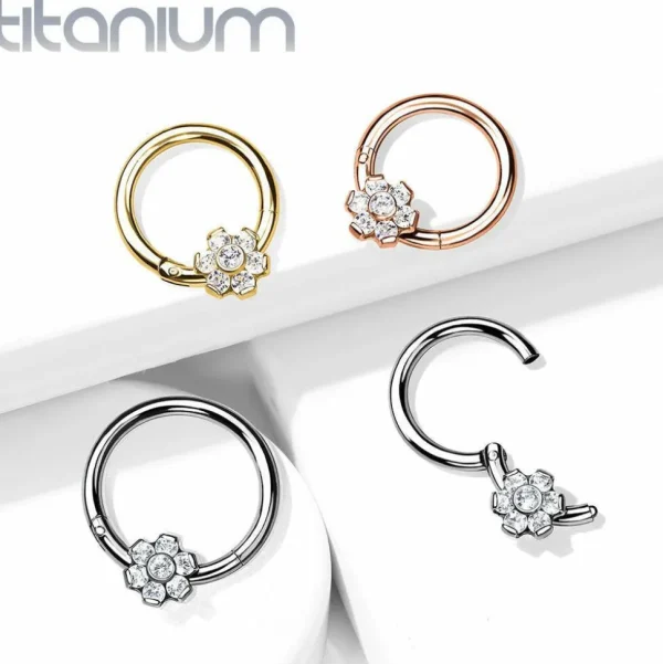 Lävistysrengas, Implant Grade Titanium Ring with CZ Flower in Rosegold