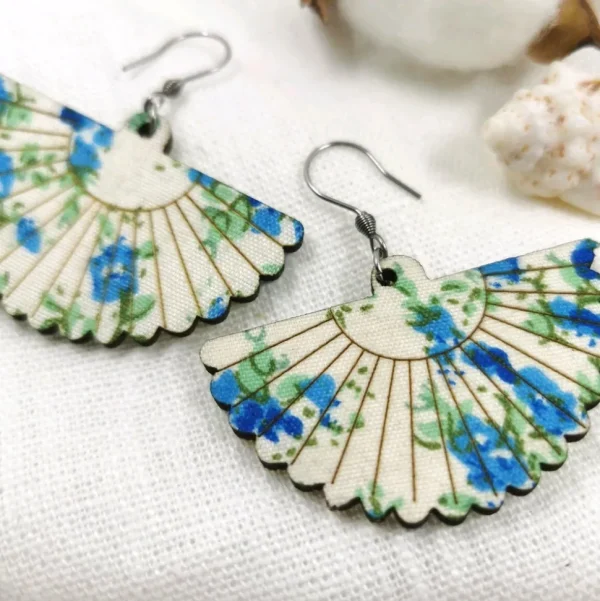 Puiset korvakorut, Fan Shaped Earrings with Blue Roses