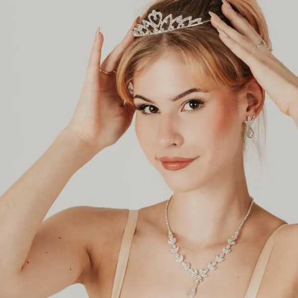 ROMANCE, Matilda -hopeanvärinen tiara kirkkailla kivillä