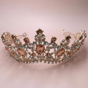 ROMANCE, Sarah -ruusukullanvärinen korkea tiara