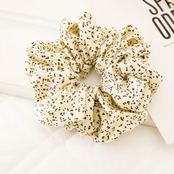 SUGAR SUGAR®, Autumn Mornings Scrunchie -valkoinen hiusdonitsi